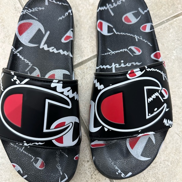Boys champion slides size 6 - Picture 3 of 7
